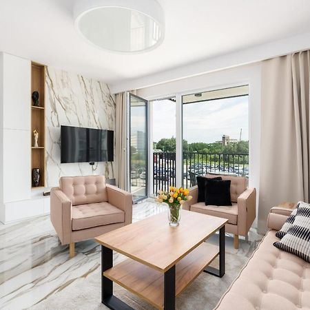 Esencja Apartments With Free Parking Garbary 104 By Noclegi Renters Poznan Luaran gambar