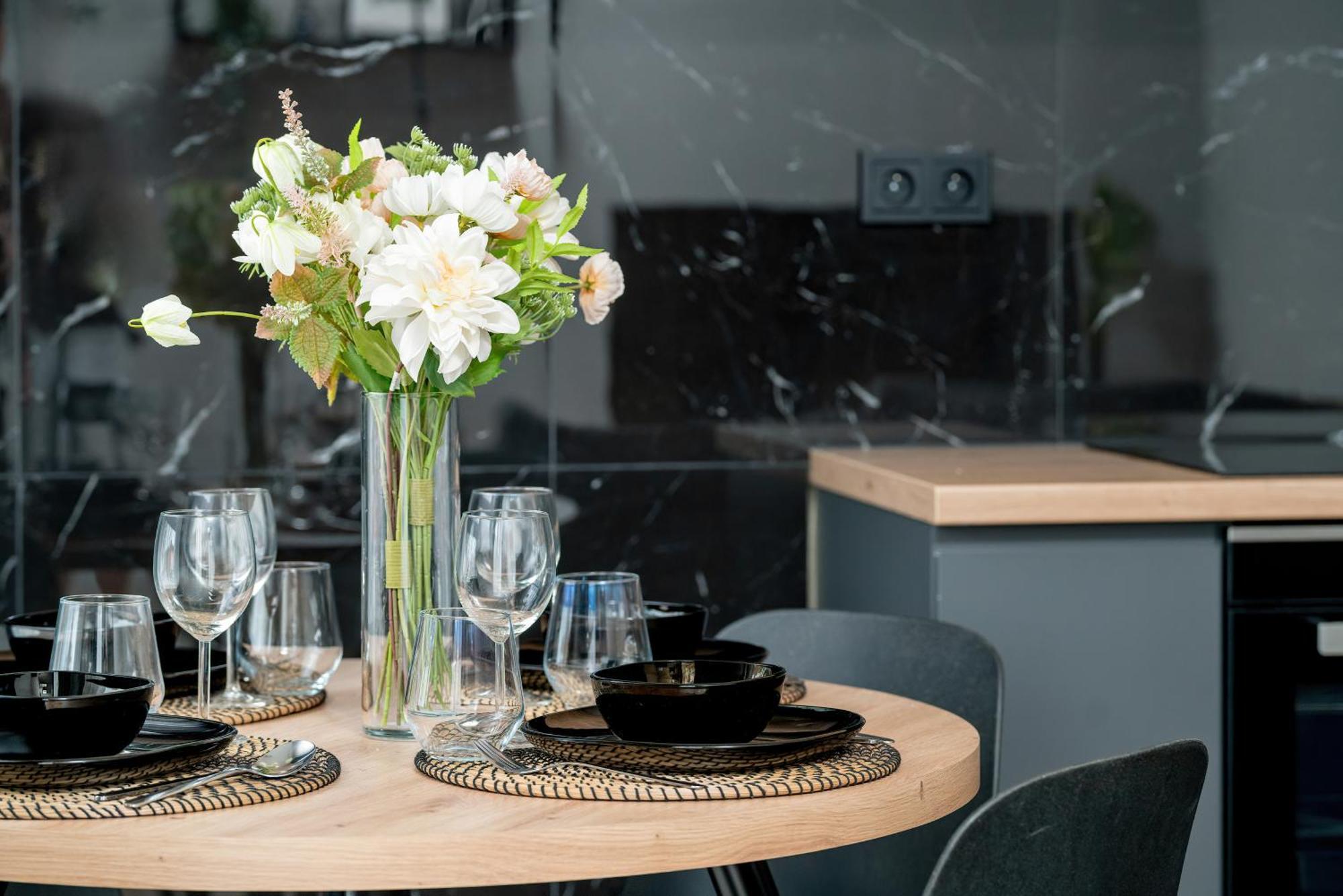 Esencja Apartments With Free Parking Garbary 104 By Noclegi Renters Poznan Luaran gambar