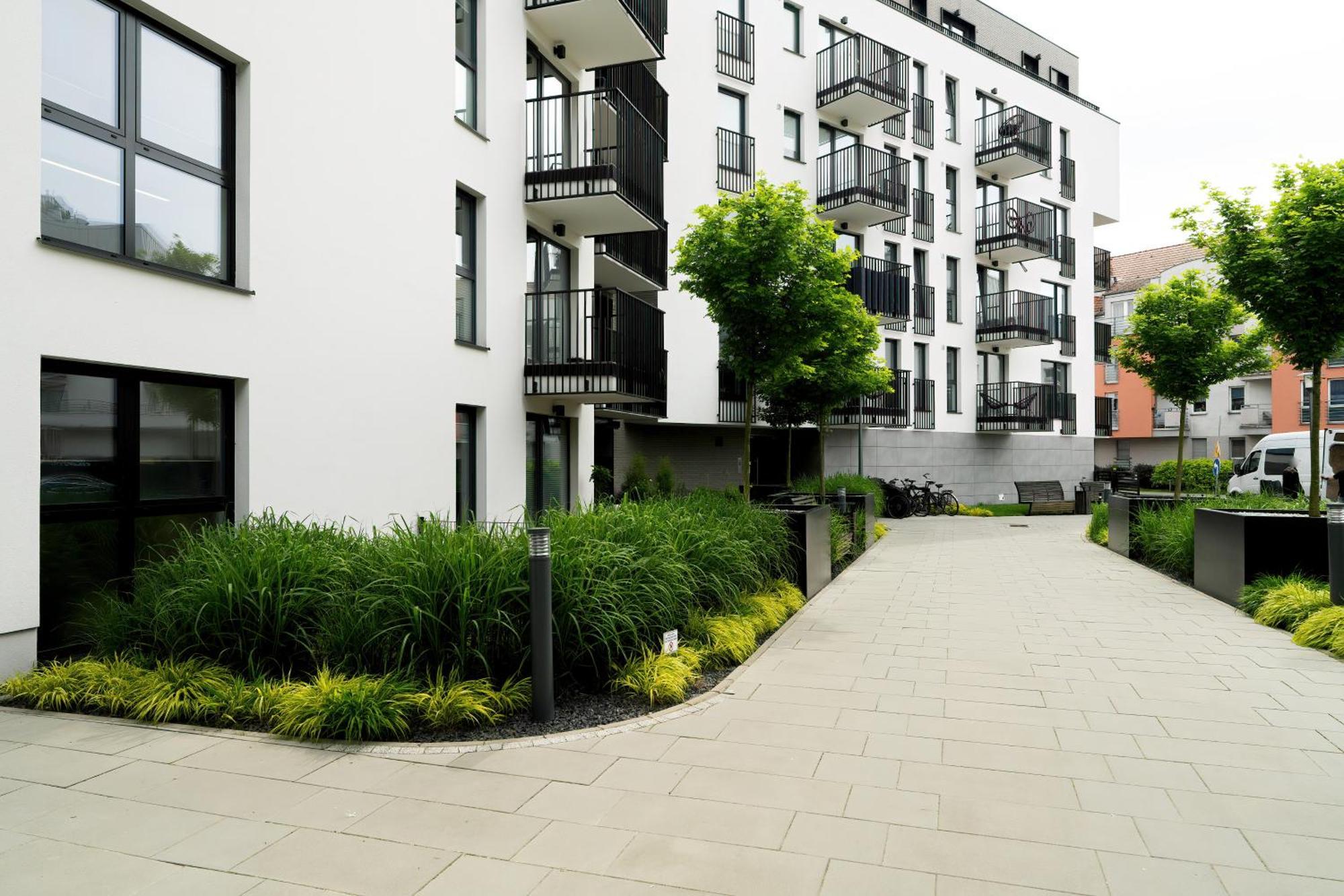 Esencja Apartments With Free Parking Garbary 104 By Noclegi Renters Poznan Luaran gambar